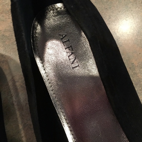 ALFANI Black Suede Pointed Toe Flat w/Flower embellishment, Women’s Size 10 - Picture 3 of 9